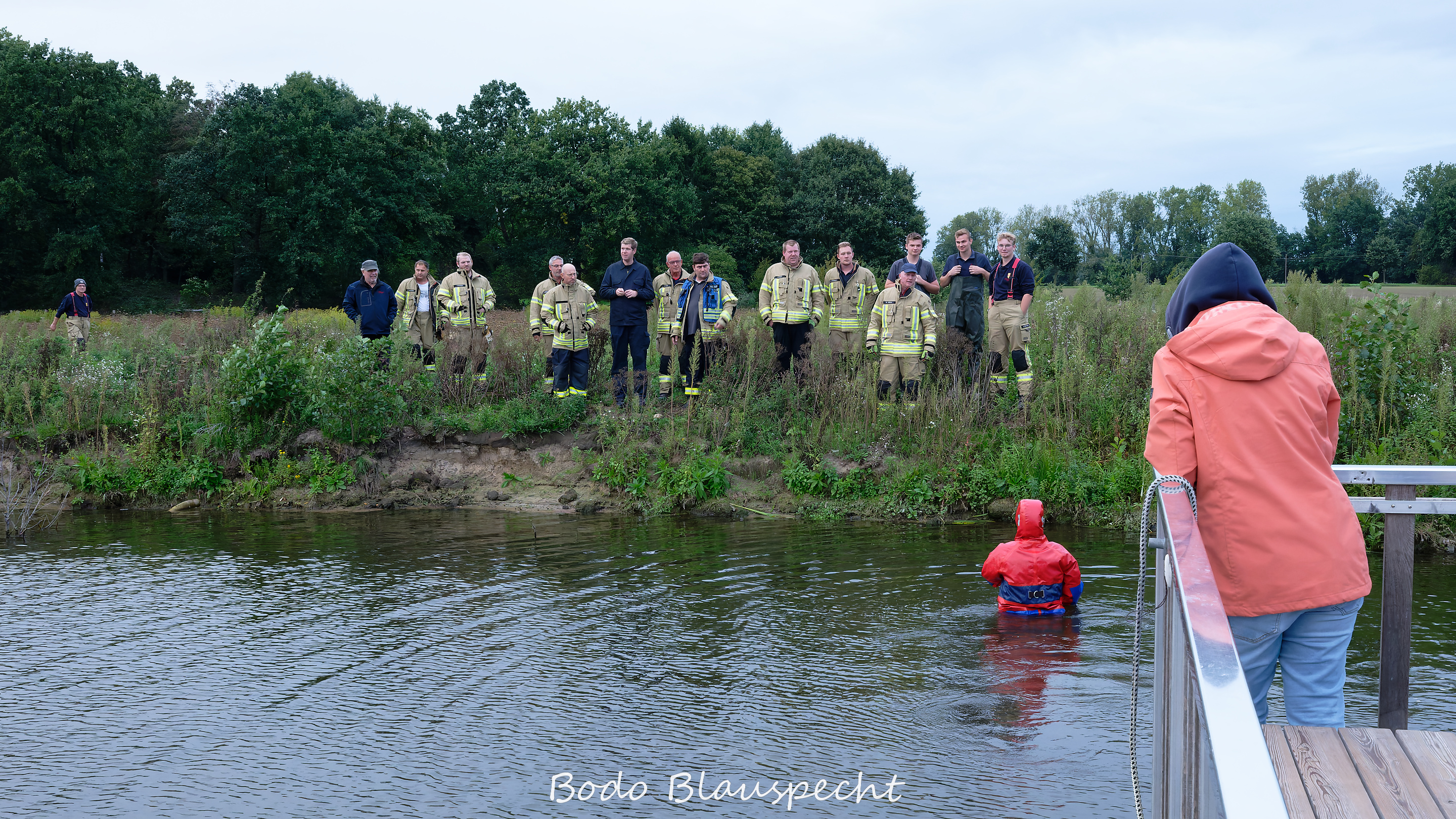 09.17 19.22 117   Feuerwehrübung   Steveraue WEB
